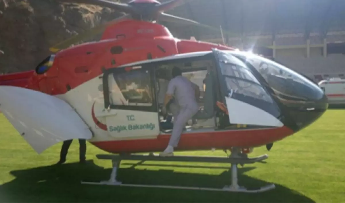 Kız Çocuğu Helikopter Ambulans İle Sivas\'a Sevk Edildi