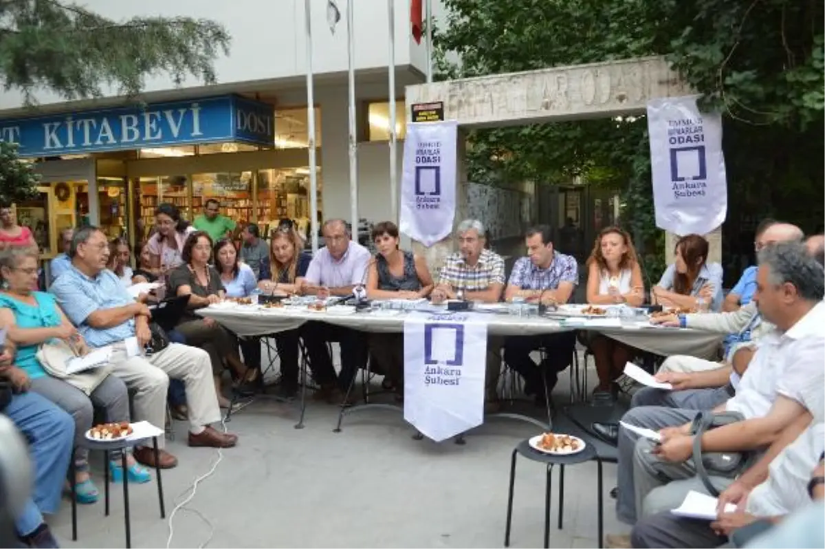 Mimarlar Odası Yasadışı Dinlemeleri Protesto Etmek İçin Sokakta Toplantı Yaptı