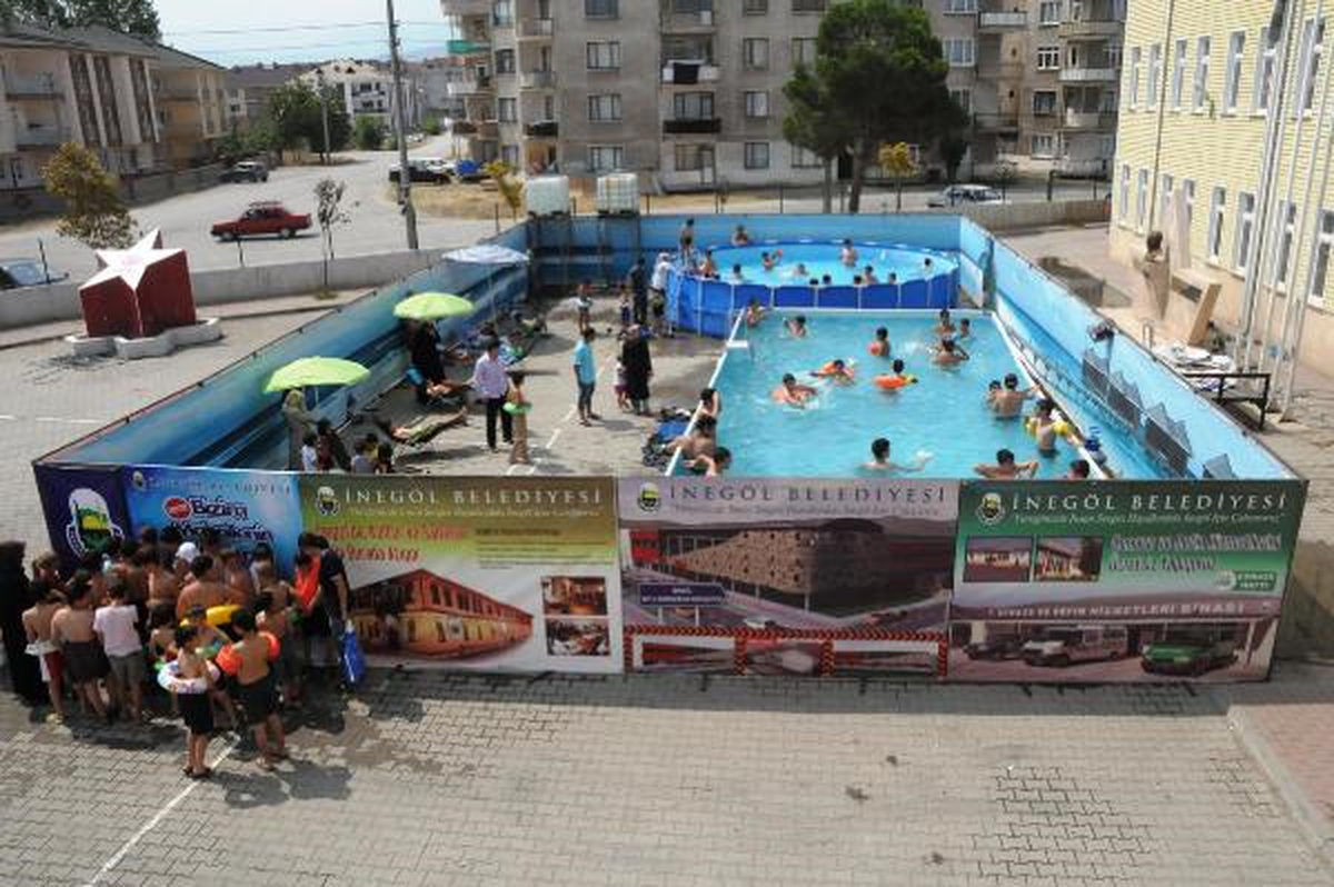 Okul Bahçesine Portatif Havuz