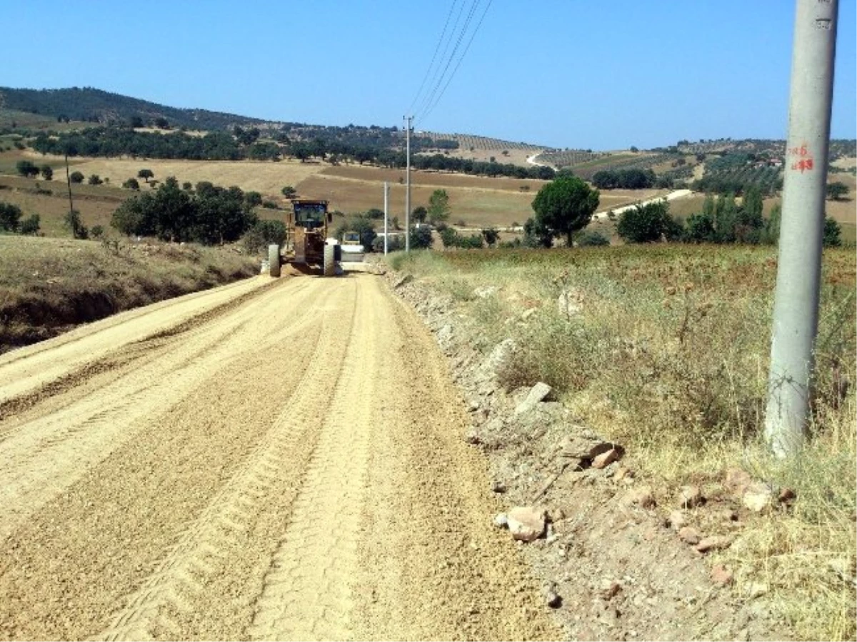 Salihli\'de Yol Yapım Çalışmaları Devam Ediyor