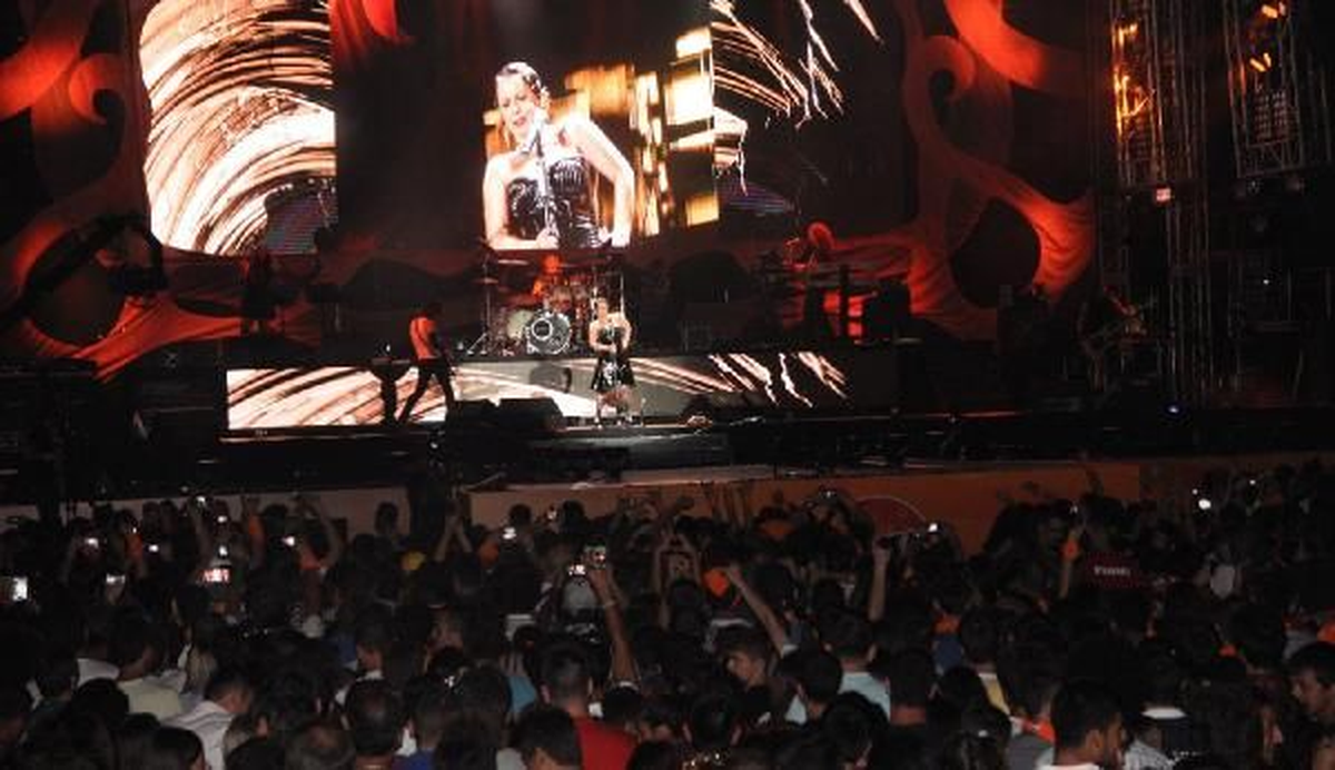 Şebnem'den İzleyiciye Jest