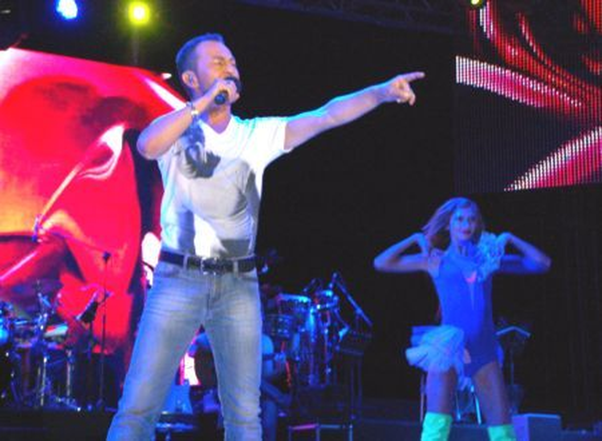 Serdar Ortaç Foça\'da Konser Verecek