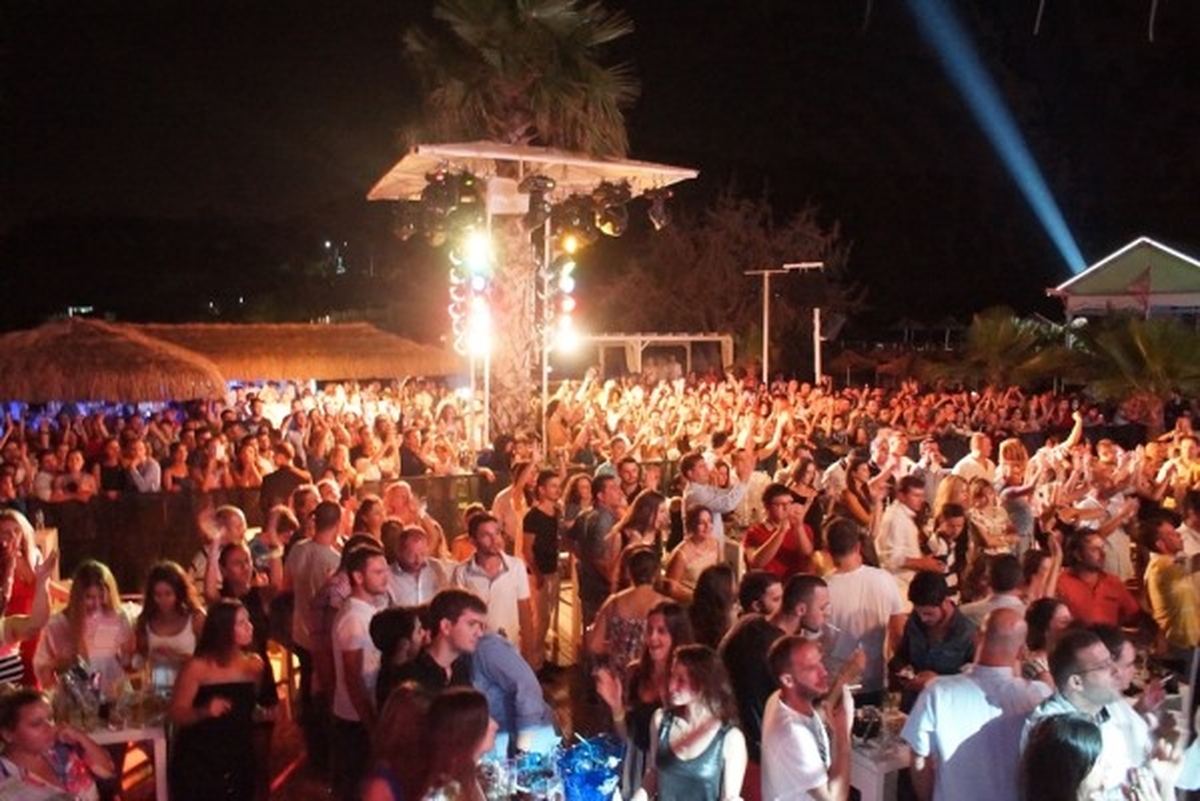 Serdar Ortaç Mambo Beach Club\'taki Konsere Havadan Gelecek