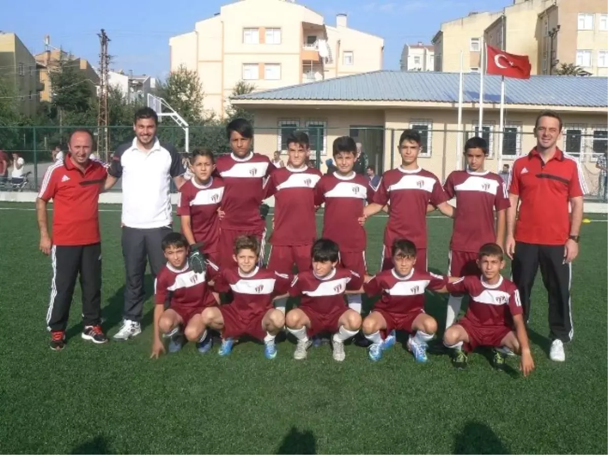 Tanju Çolak Futbol Akademisi\'nin Sporcuları İlk Maçına Çıktı