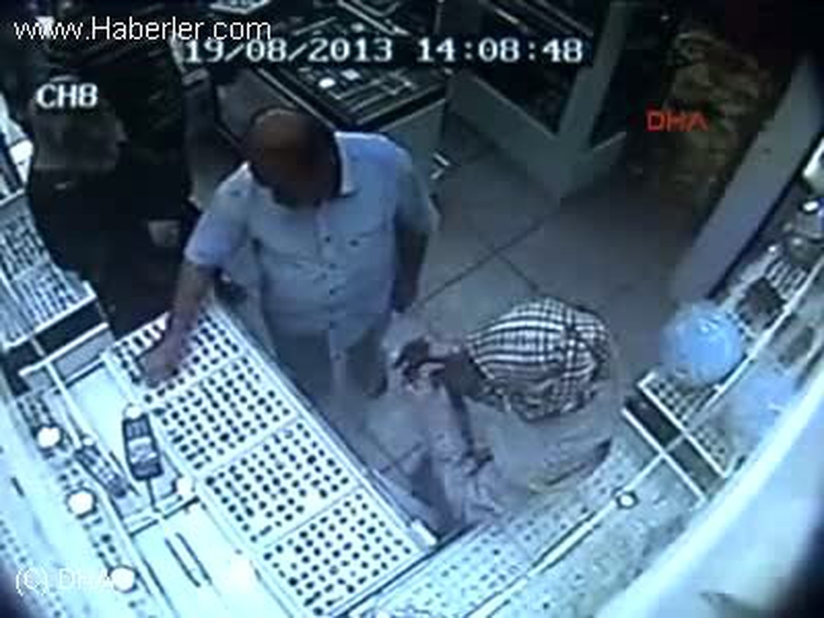 Yüzük Hırsızları Güvenlik Kameralarına Yakalandı
