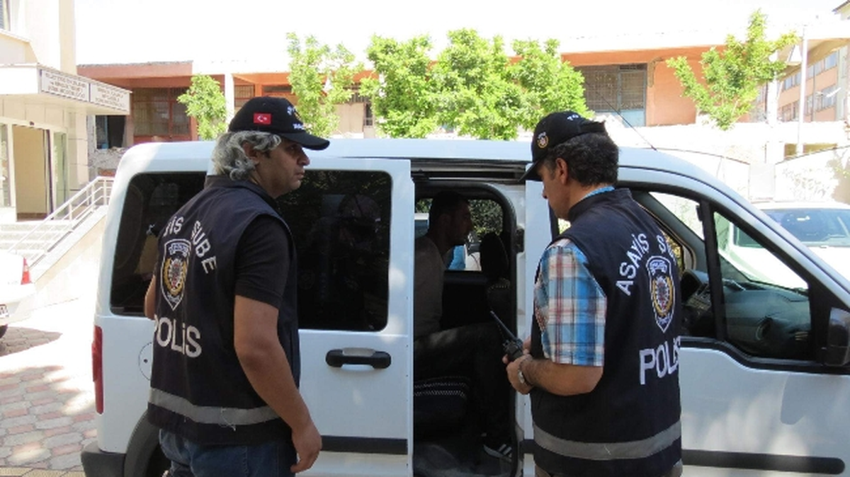 Akrabaların Silahlı Kavgasında 2 Gözaltı
