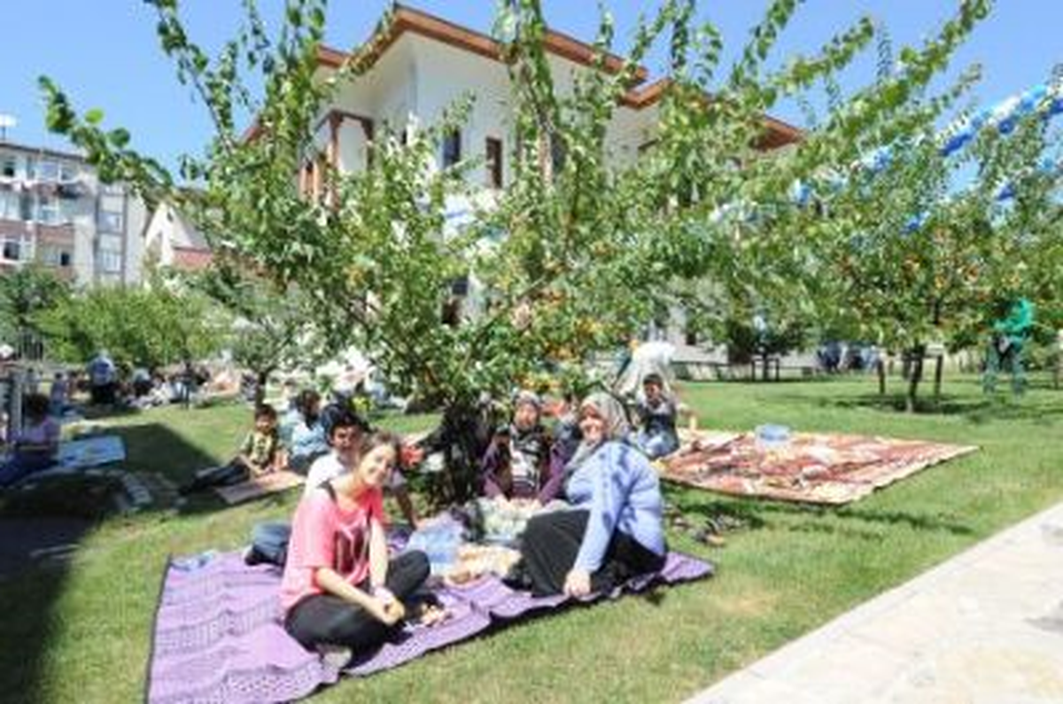 Bağcılar\'da Nostalji Bahçeleri\'ne Yoğun İlgi