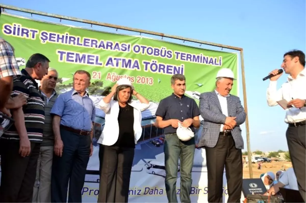 BDP\'li Kışanak, Otogarın Temelini 10. Yıl Marşı ile Attı