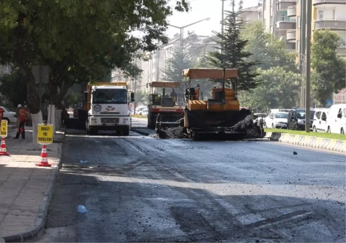 Büyükşehir Belediyesi Asfalt Çalışmaları Devam Ediyor