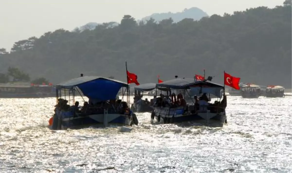 Dalyan\'a Turist Akını