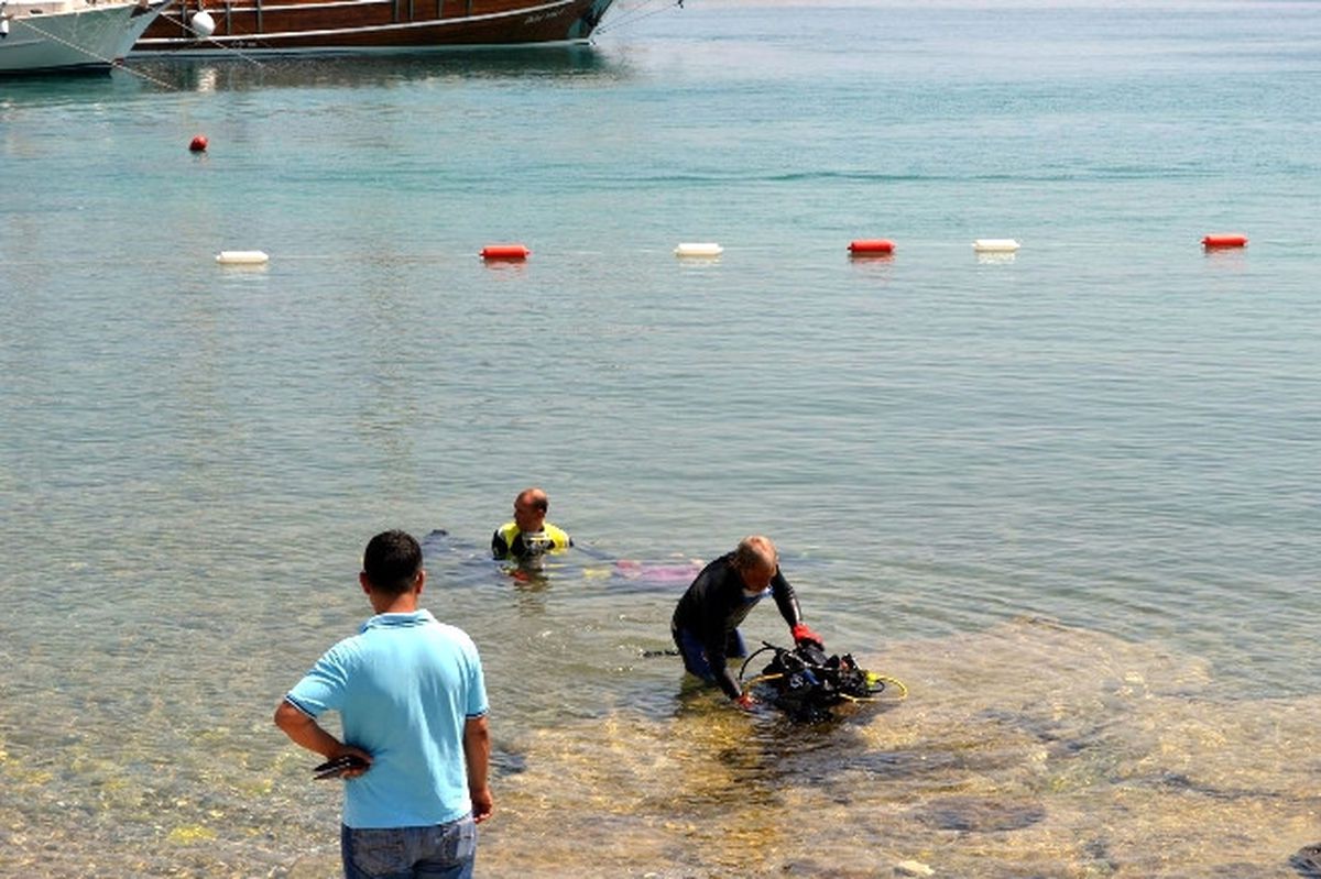 Denizde Ceset Gören Tatilciler Şok Yaşadı