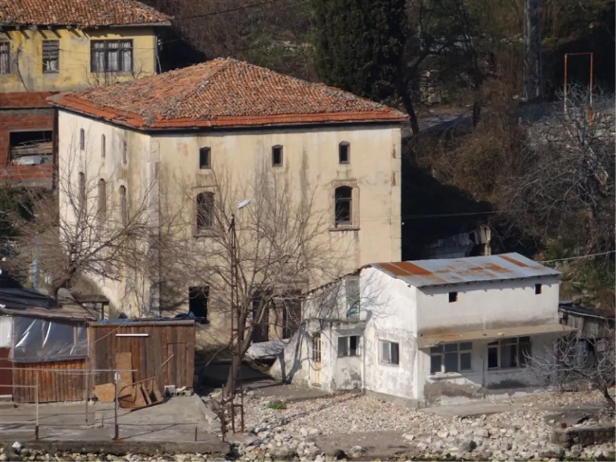 Gideros Köyü Cami Restore Ediliyor