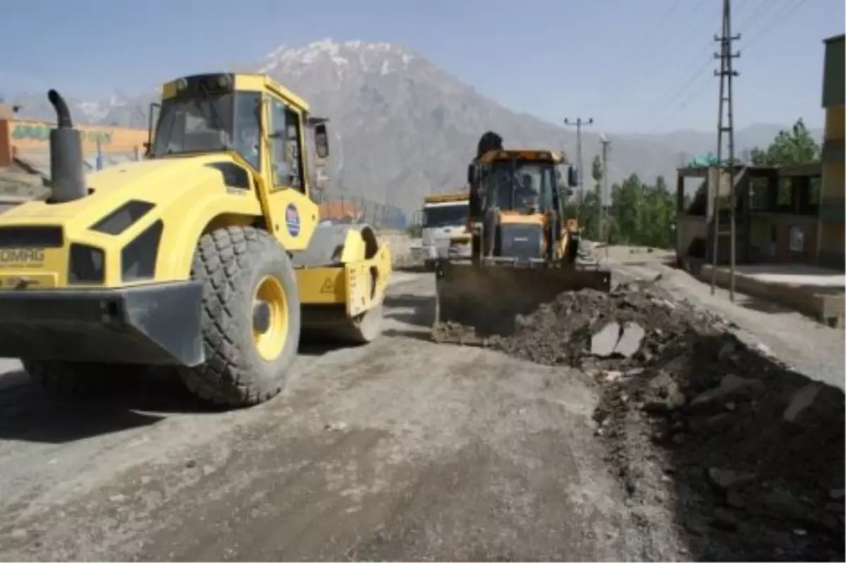 Hakkari\'de Yol Yapım Çalışmaları