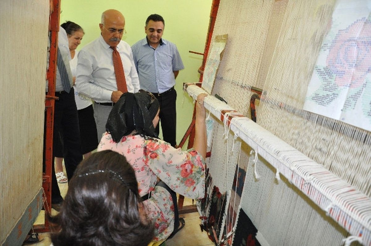 Iğdır Valisi Pek, Kilim Atölyelerine Ziyaret Etti