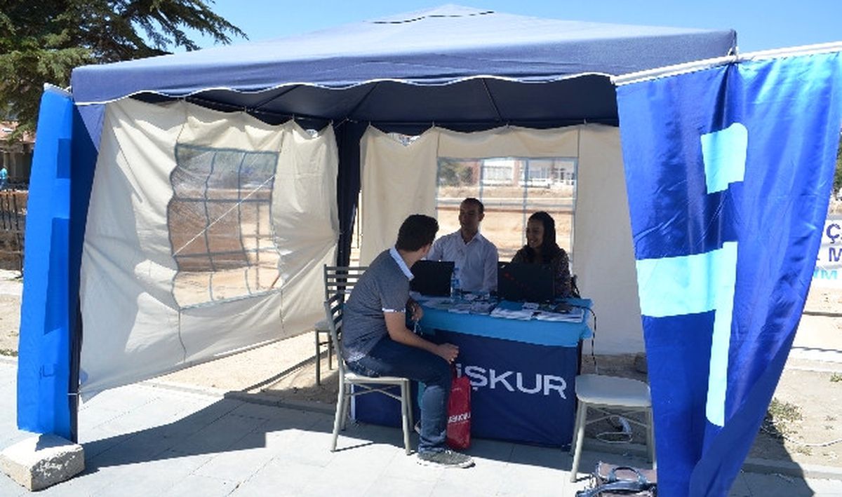 İŞ-KUR Stant Kurarak Tanıtım ve Bilgilendirme Yapıyor