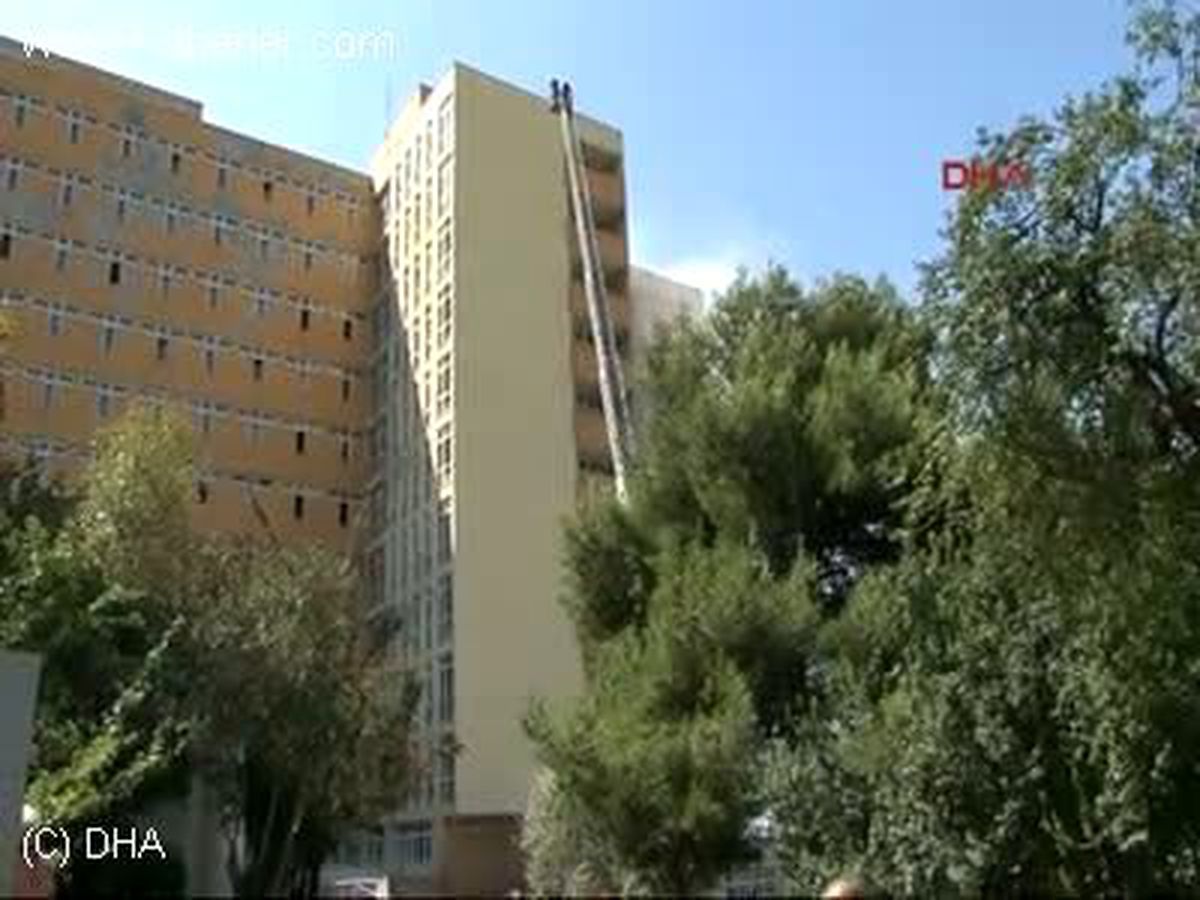 İstanbul\'da Korkutan Hastane Yangını