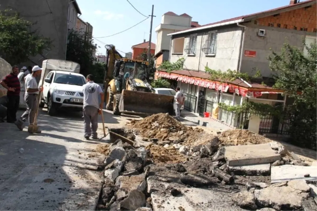 Kartal Belediyesinden Yağmur Suyu Kanal Çalışması