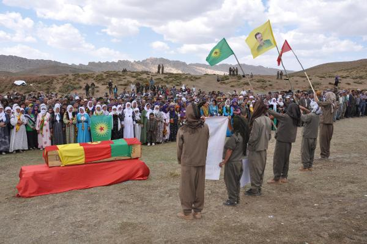 Kato Dağı'nda BDP'lilere PKK'lı Cesedi Teslim Edildi