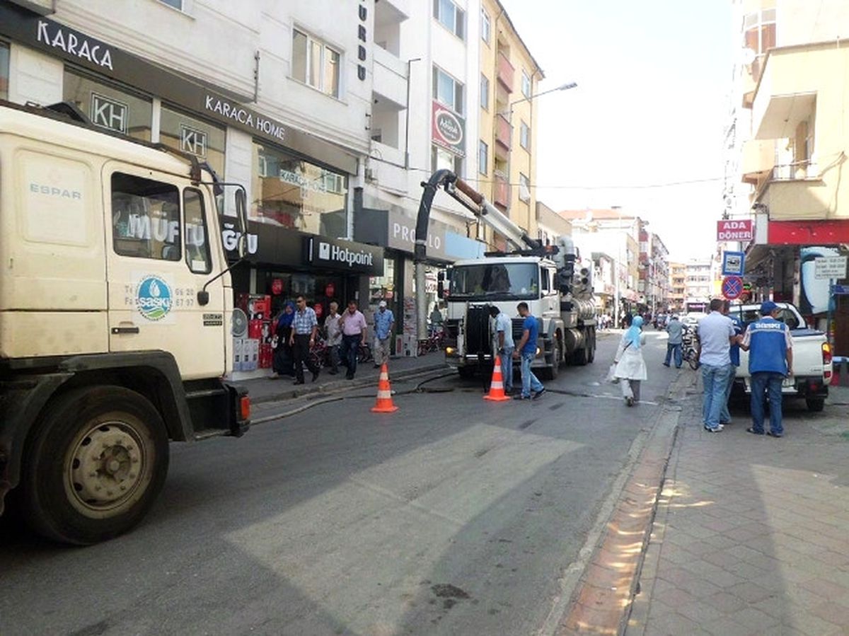 Şehir Merkezi\'nin Altyapısı Temizleniyor