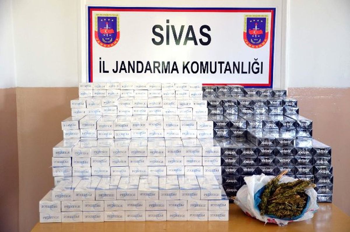 Sivas\'ta Kaçak Sigara ve Uyuşturucu Madde Ele Geçirildi