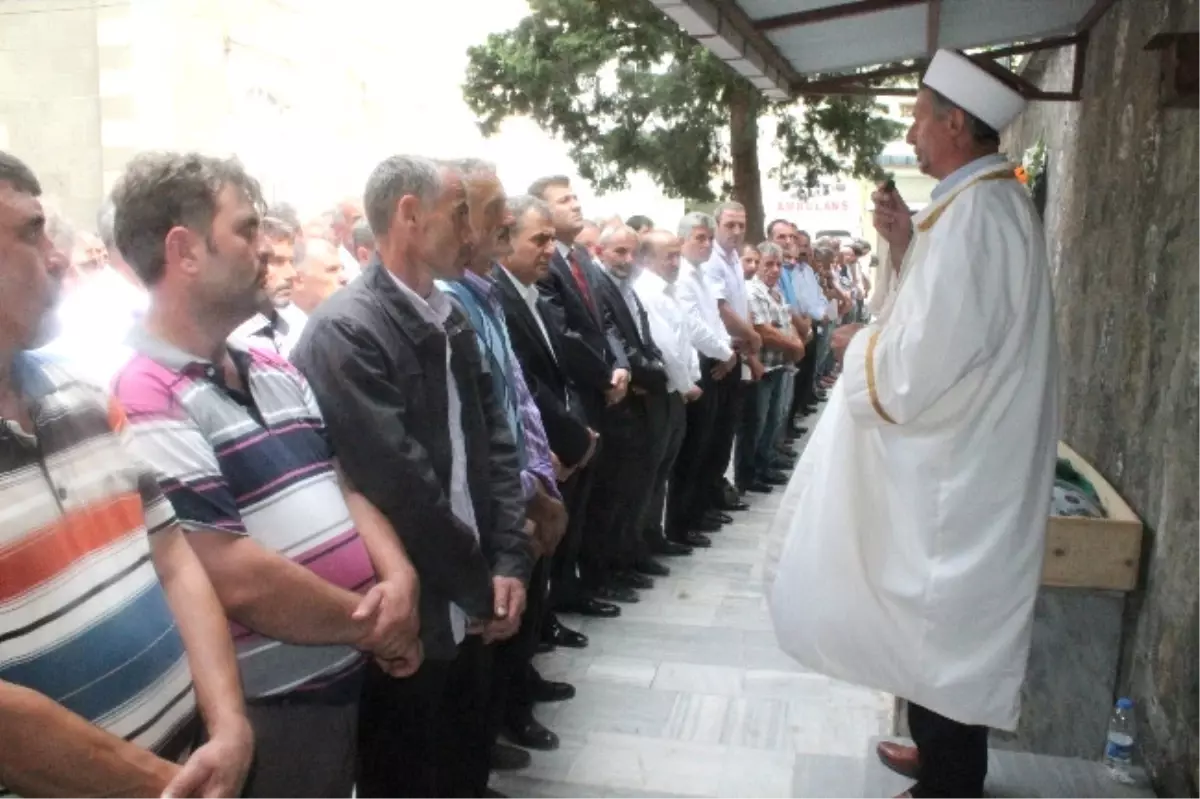 Trabzon\'un Yomra İlçesindeki Heyelanda Hayatını Kaybeden Şakire Ateş Son Yolculuğuna Uğurlandı