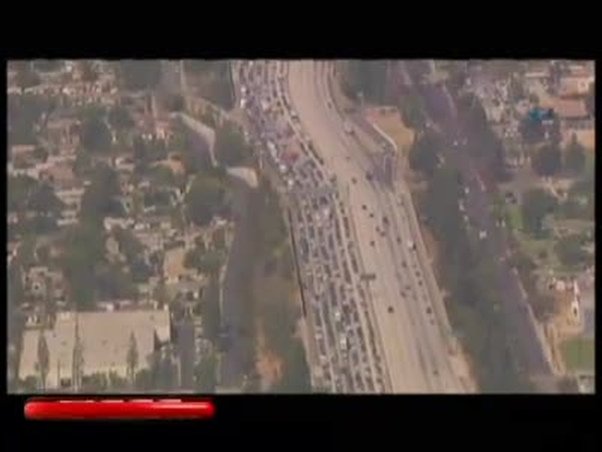 ABD\'de Otobüs Devrildi, En Az 35 Yaralı