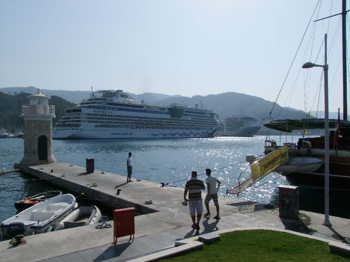 "Aida Diva" ve "Silver Spirit" Marmaris\'te