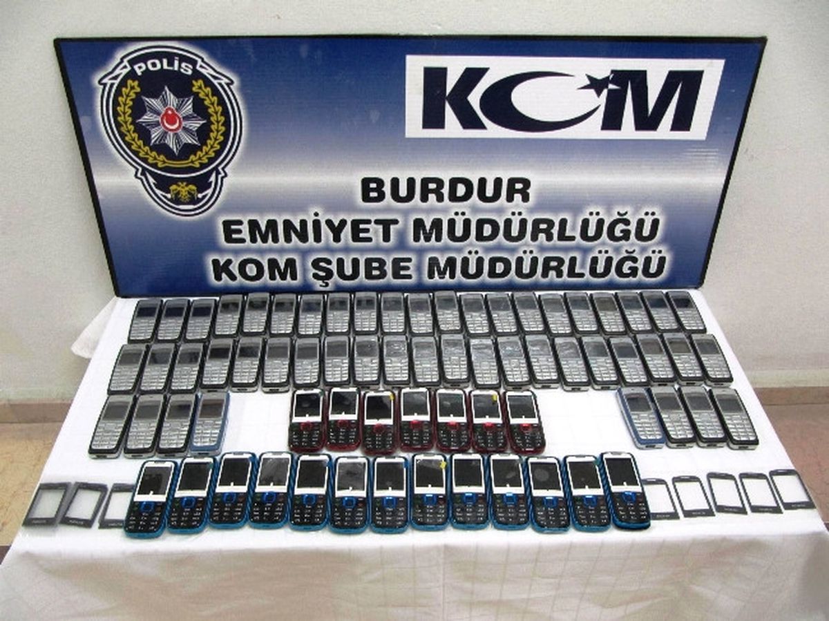 Burdur\'da Kaçak Cep Telefonu Operasyonu