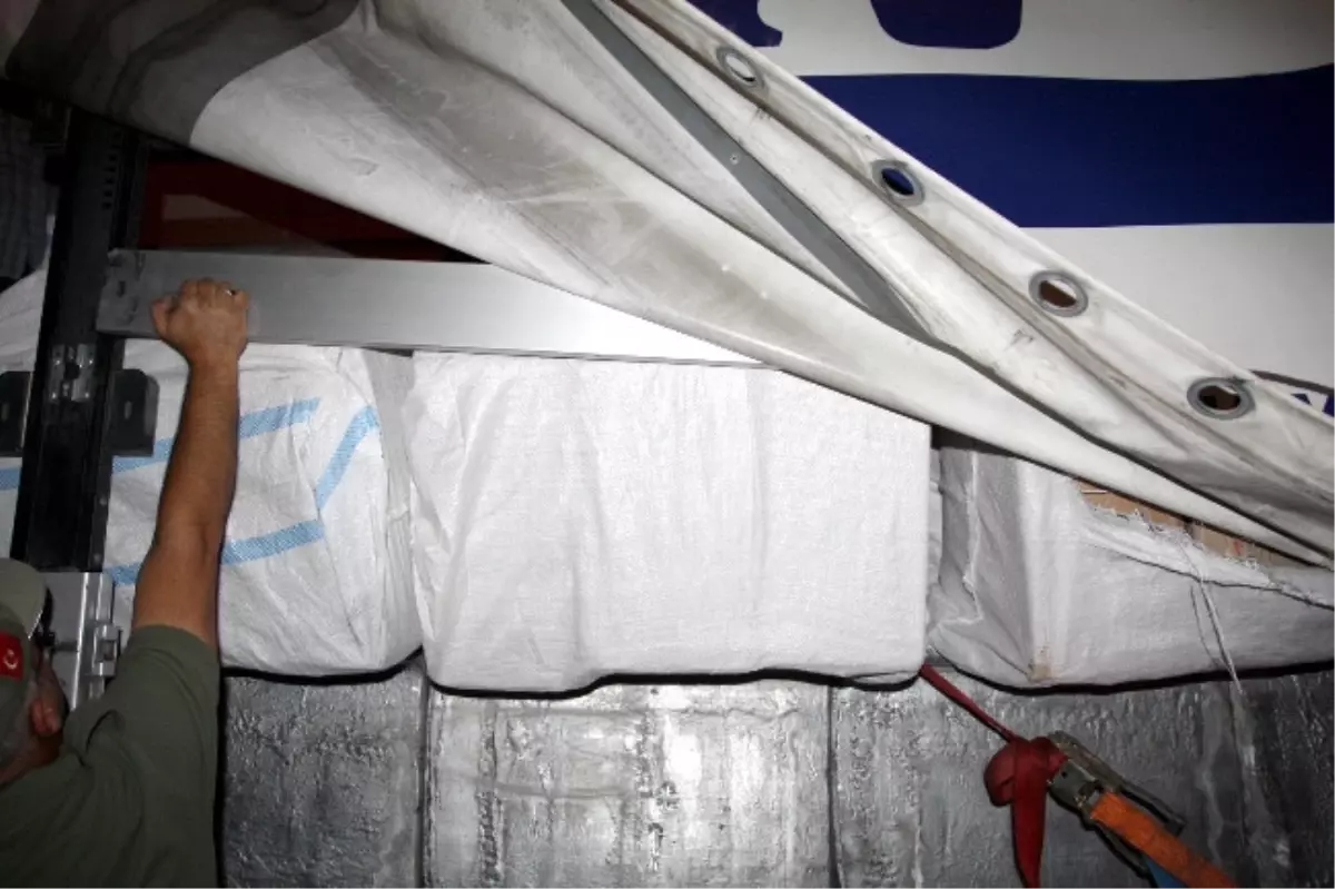 Çekici\'den 101 Bin 850 Paket Kaçak Sigara Ele Geçirildi