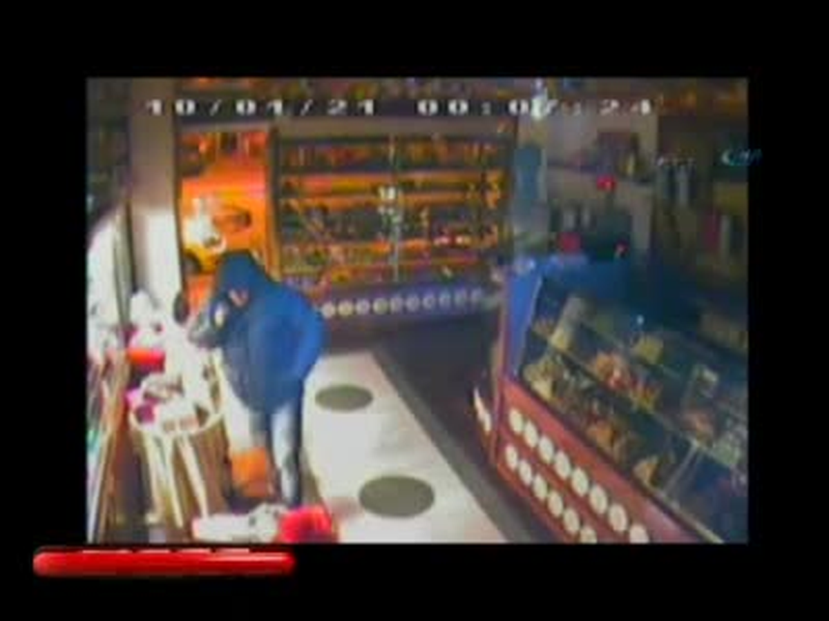 Çekmeköy\'de Arsız Soyguncu Pastaneyi Soydu