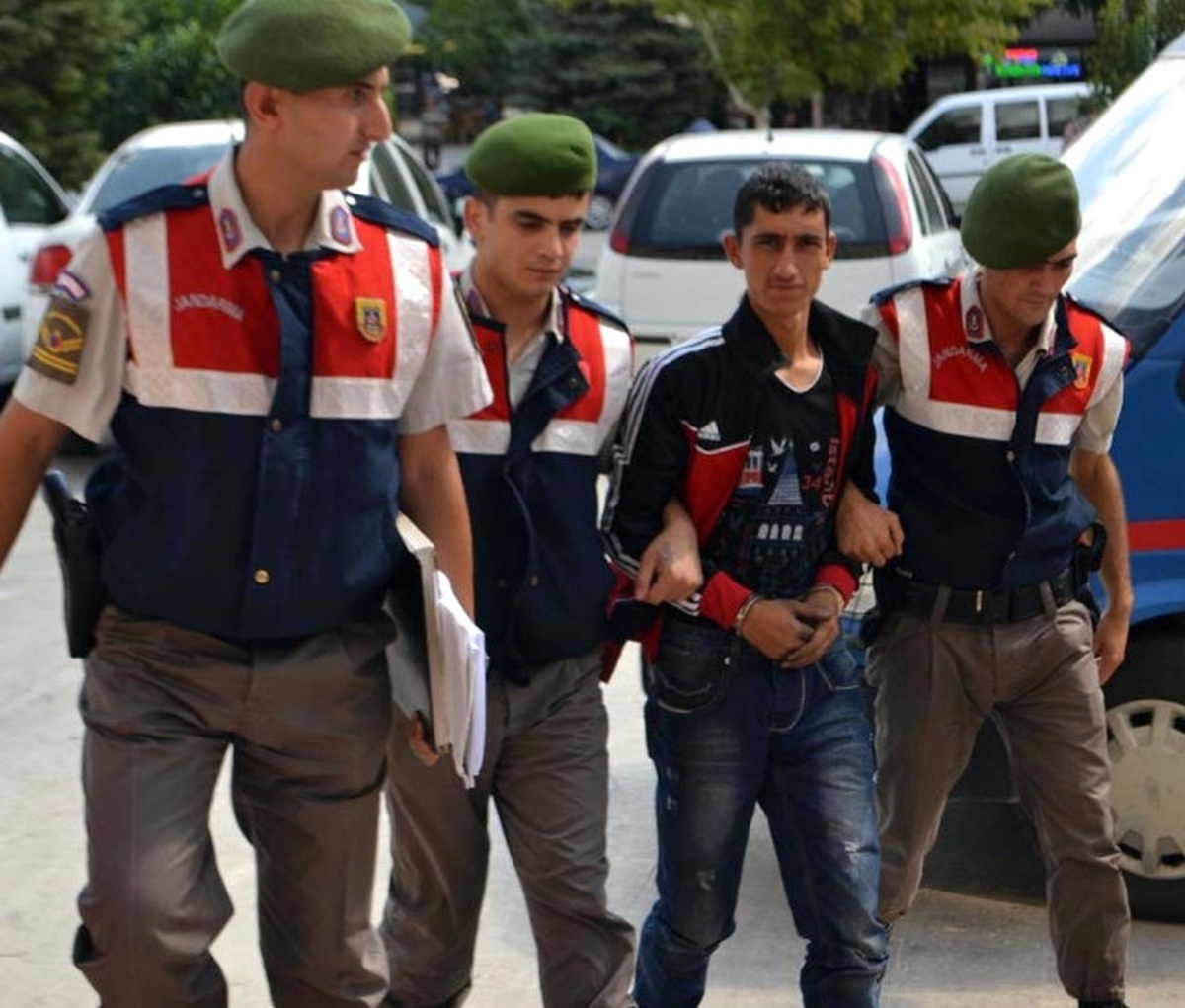 Cezaevinden Kaçtı, Hırsızlık Yaparken Yakalandı