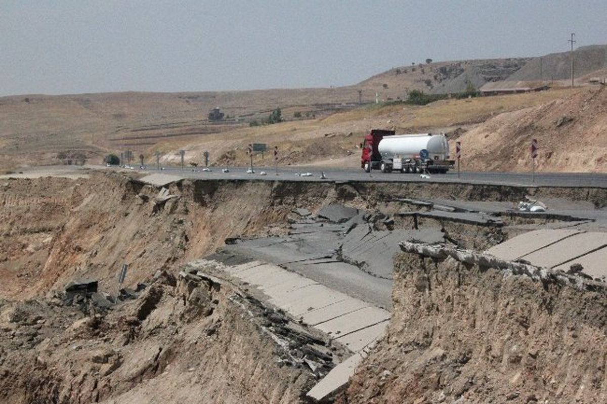 Cizre\'de Onarılmayan Karayolu Çökmeye Devam Ediyor