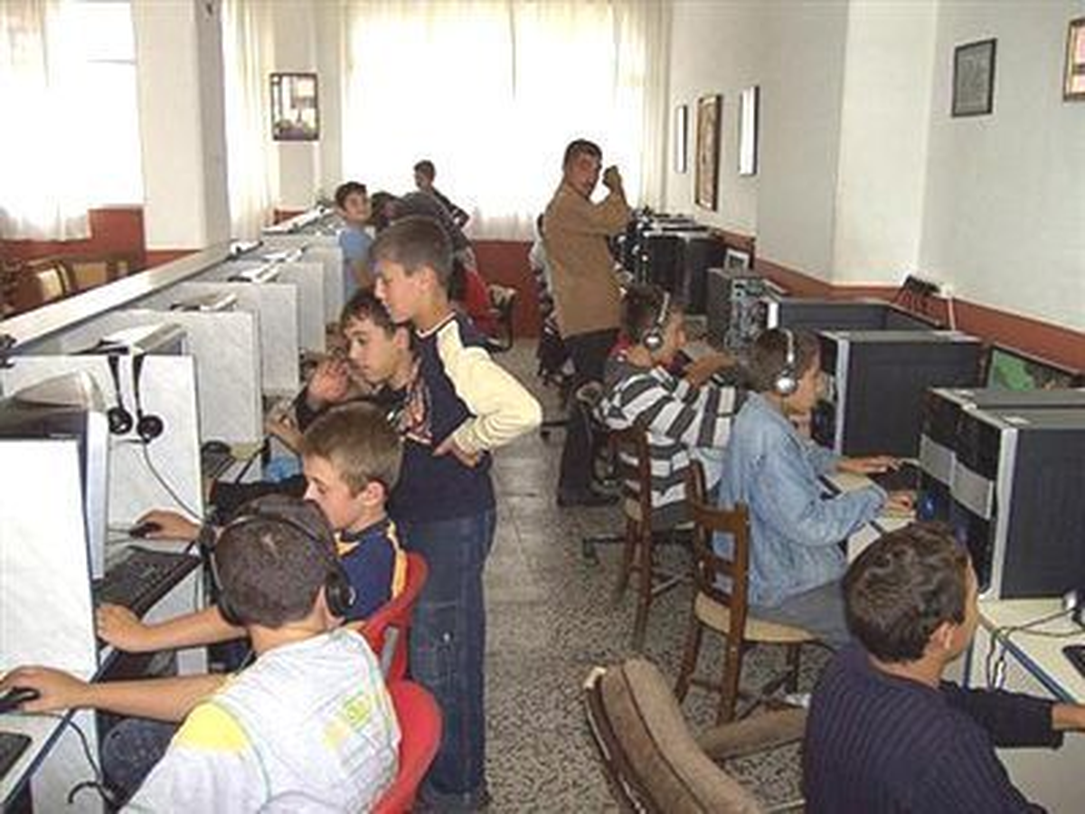 Çocuklar 8 Yaşında Bilgisayarı, 9 Yaşında İnterneti Öğreniyor