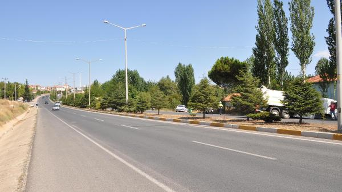 El Freni Boşalan Tanker, Sürücüsüz 800 Metre Gidip Toprak Yığınına Çarptı