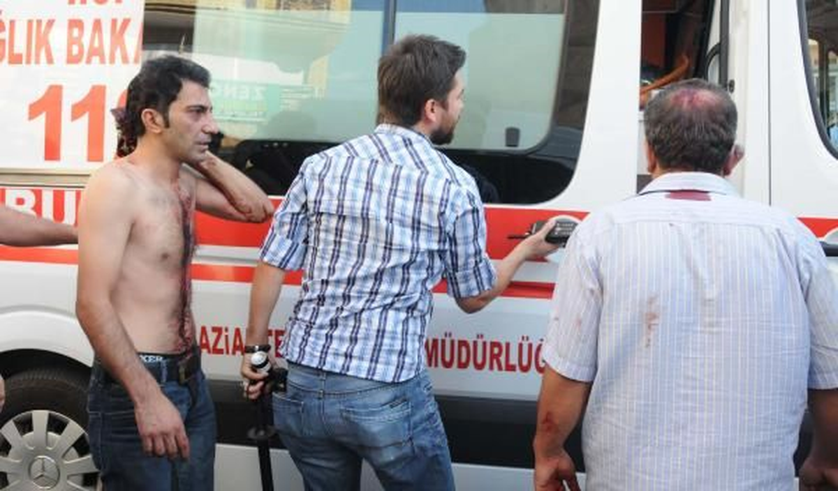 Gaziantep\'te Boşanma Davası Yüzünden İki Aile Birbirine Girdi: 5 Yaralı