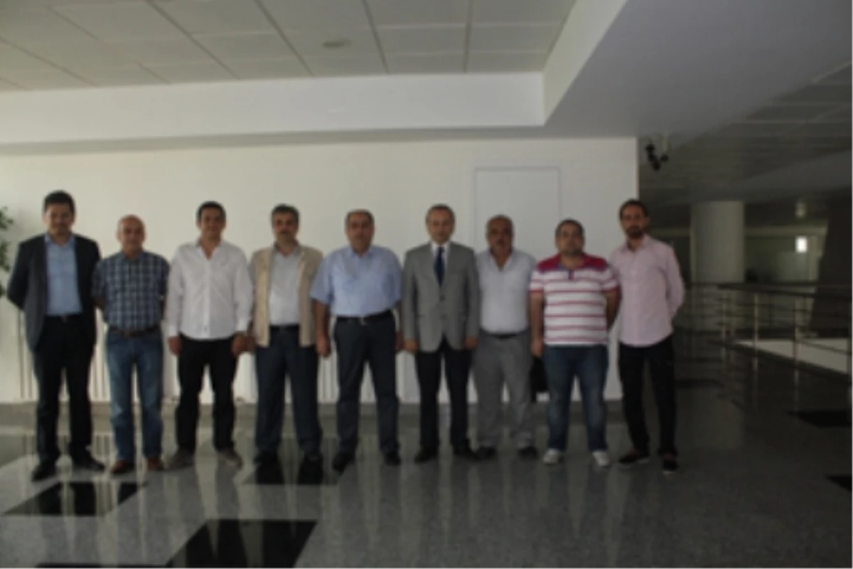 Kahramanmaraş Gazeteciler Cemiyeti Yönetim Kurulu Üyeleri, Başkan Kemal Karaküçük\'ü Ziyaret Etti