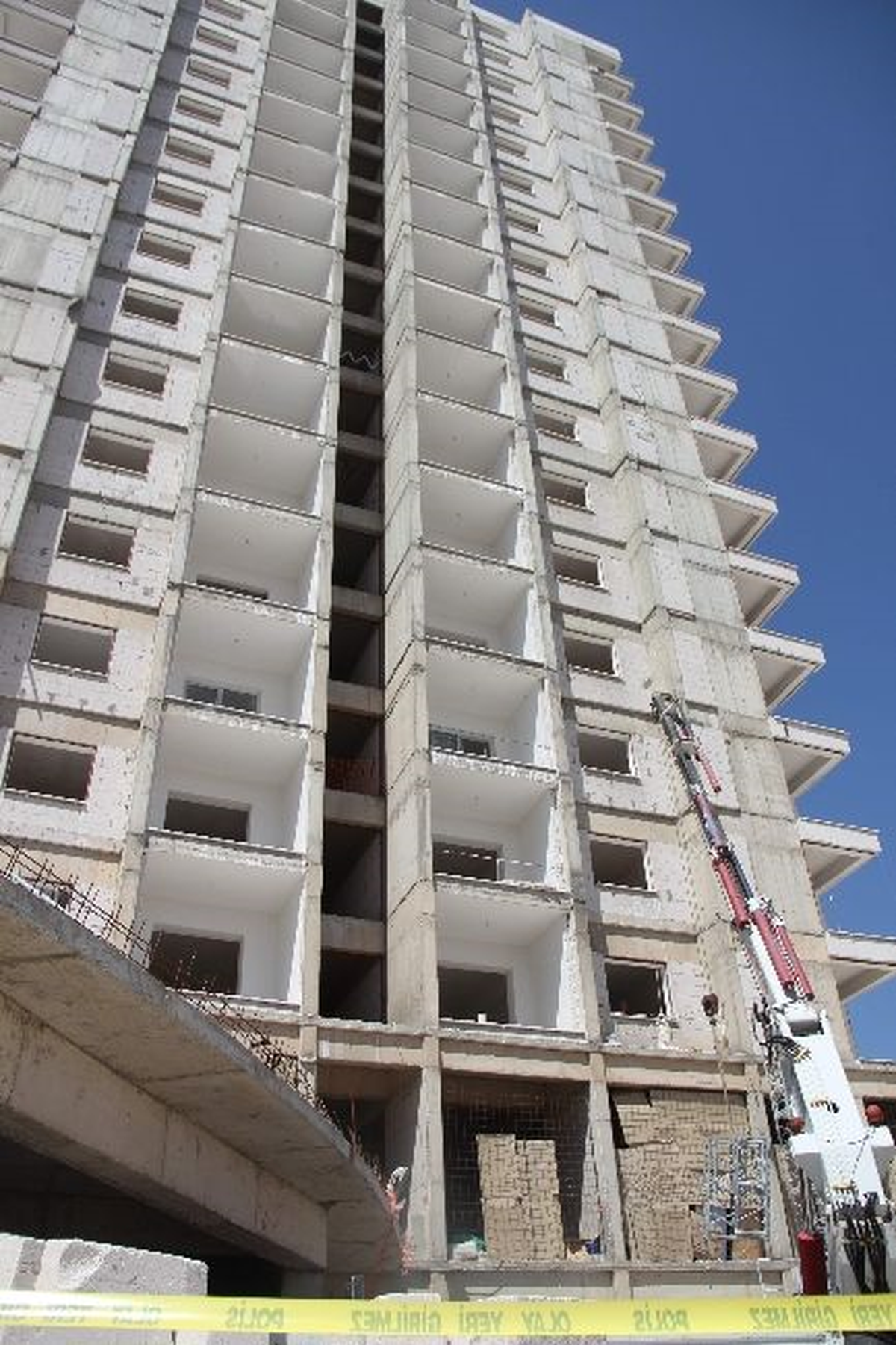 Karabük\'te İnşaatın 13. Katından Düşen İşçi Öldü