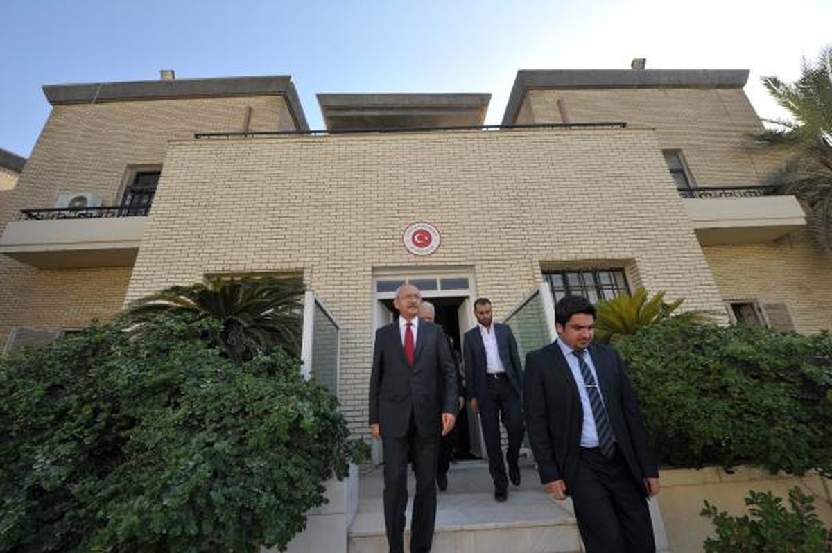 Kılıçdaroğlu, Bağdat\'taki Türk Şehitliği\'ni Ziyaret Etti