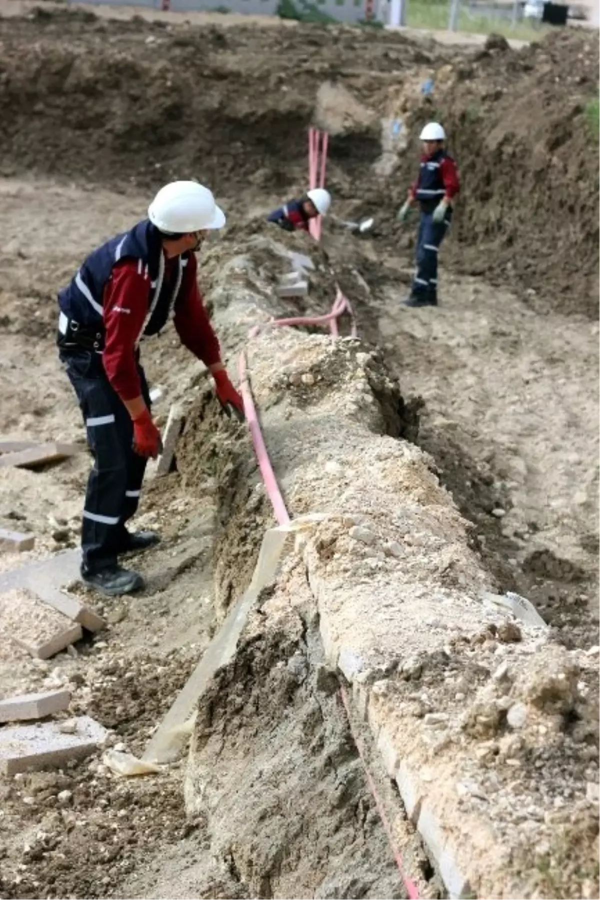 Mudanya\'da Elektrik Hatları Yer Altına Alınıyor