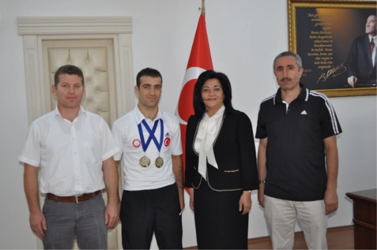 Olimpiyat Üçüncüsü Esenboğa\'dan Valiye Ziyaret