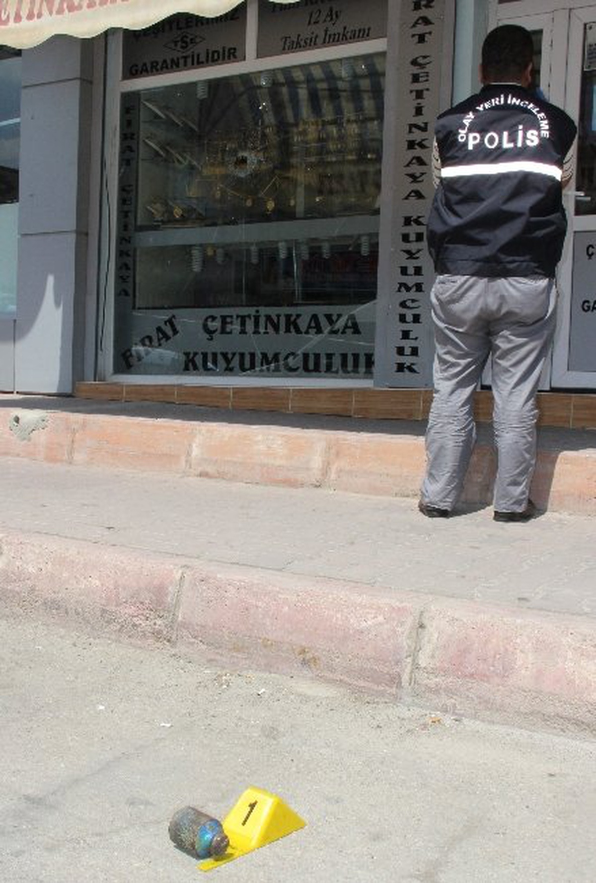 Polisin Uyarısı Kuyumcunun Altınlarını Kurtardı
