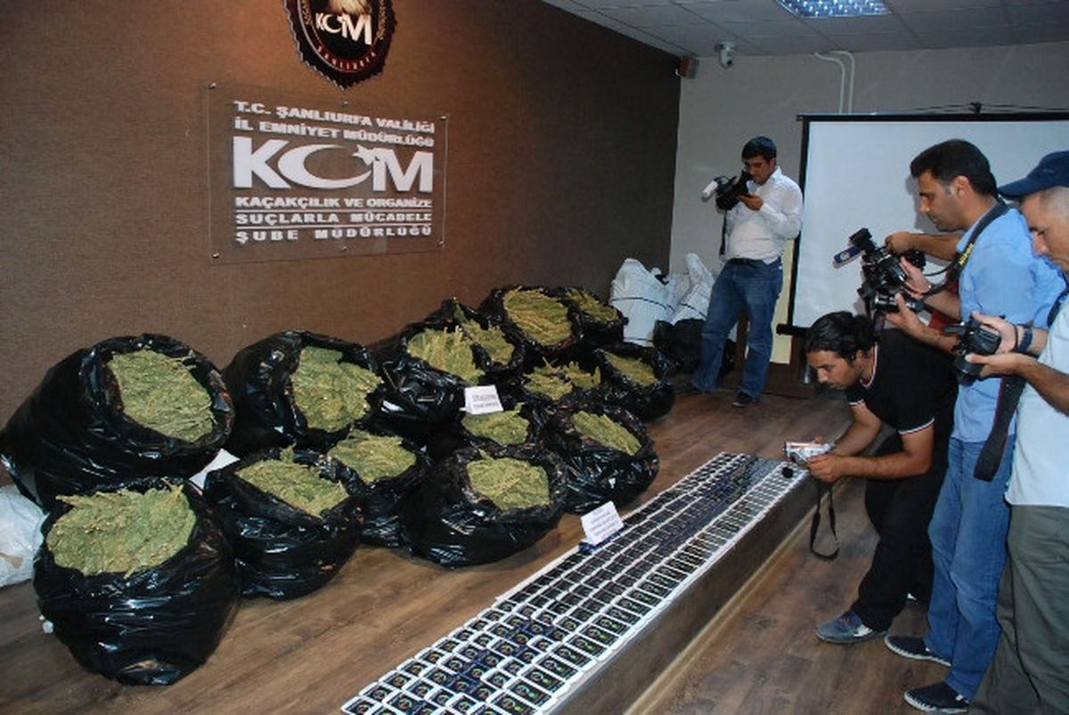 Şanlıurfa\'da Kaçakçılık Operasyonları: 5 Gözaltı
