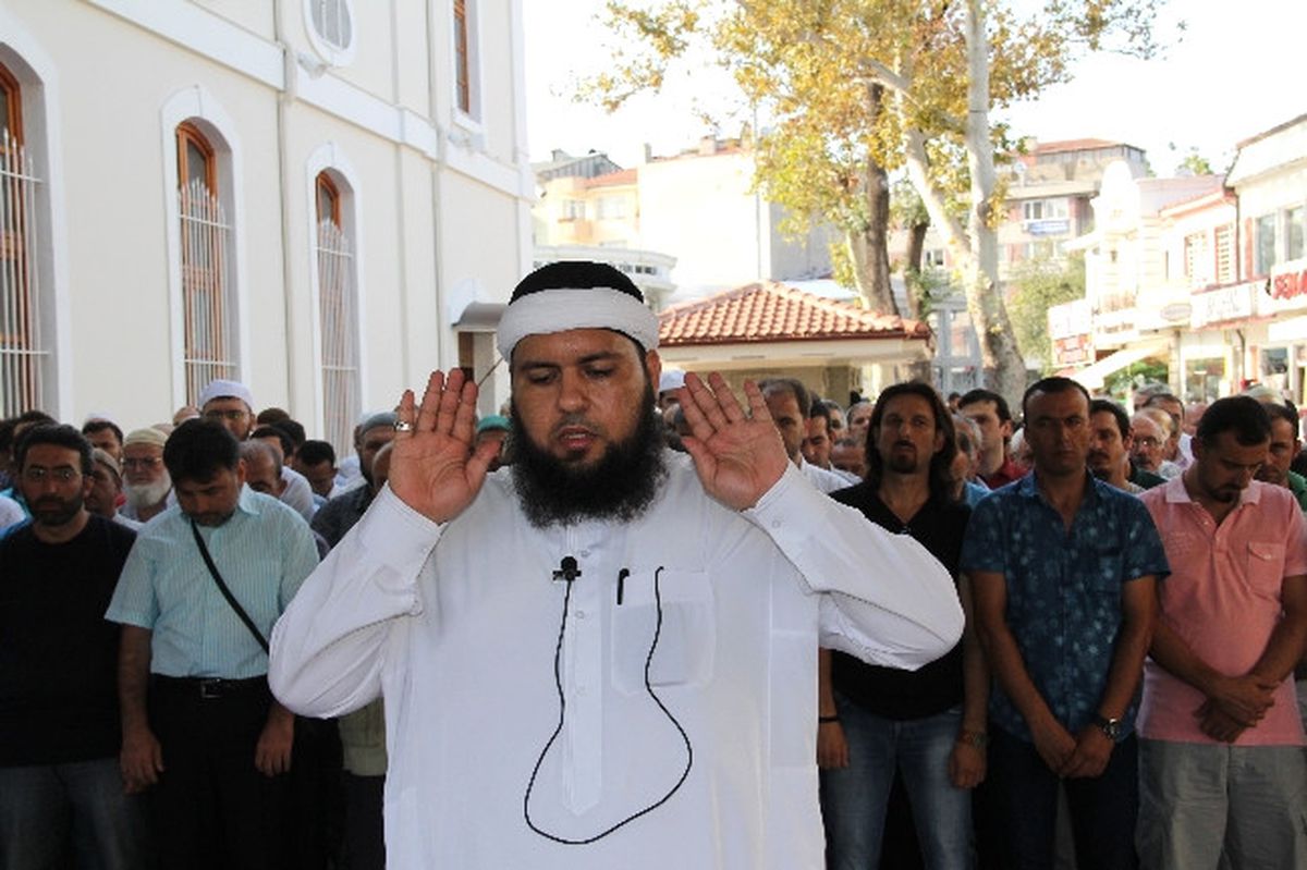Suriye\'de Kimyasal Silahla Katledilenler İçin Gıyabi Cenaze Namazı Kılındı