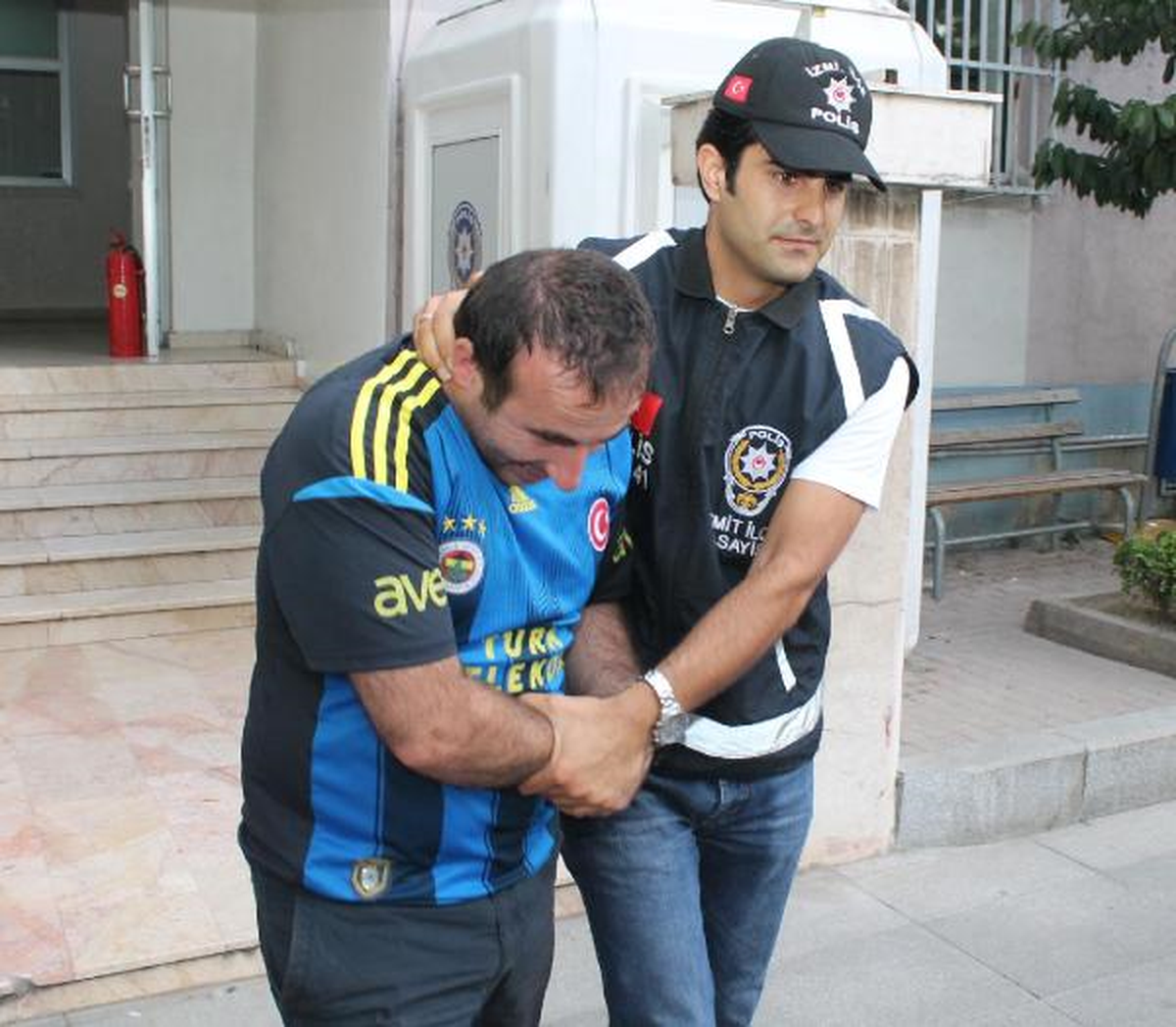 Taksiciyi Tehdit Eden Sahte Savcı Maç İzlerken Yakalandı