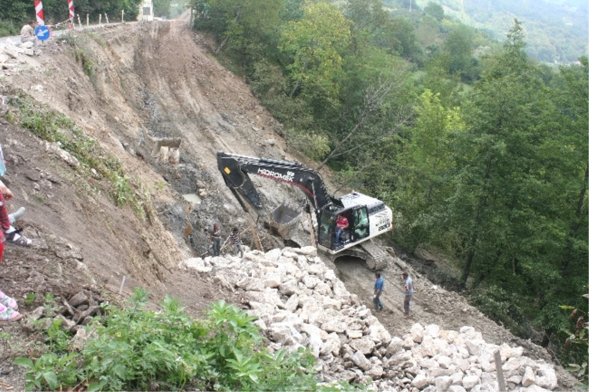 Tehlike Oluşturan Yol Yapılıyor