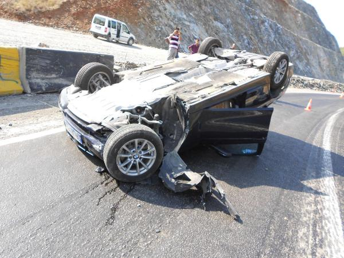 Virajı Alamayan Otomobil, 3 Takla Atıp 90 Metre Sürüklendi: 2 Yaralı