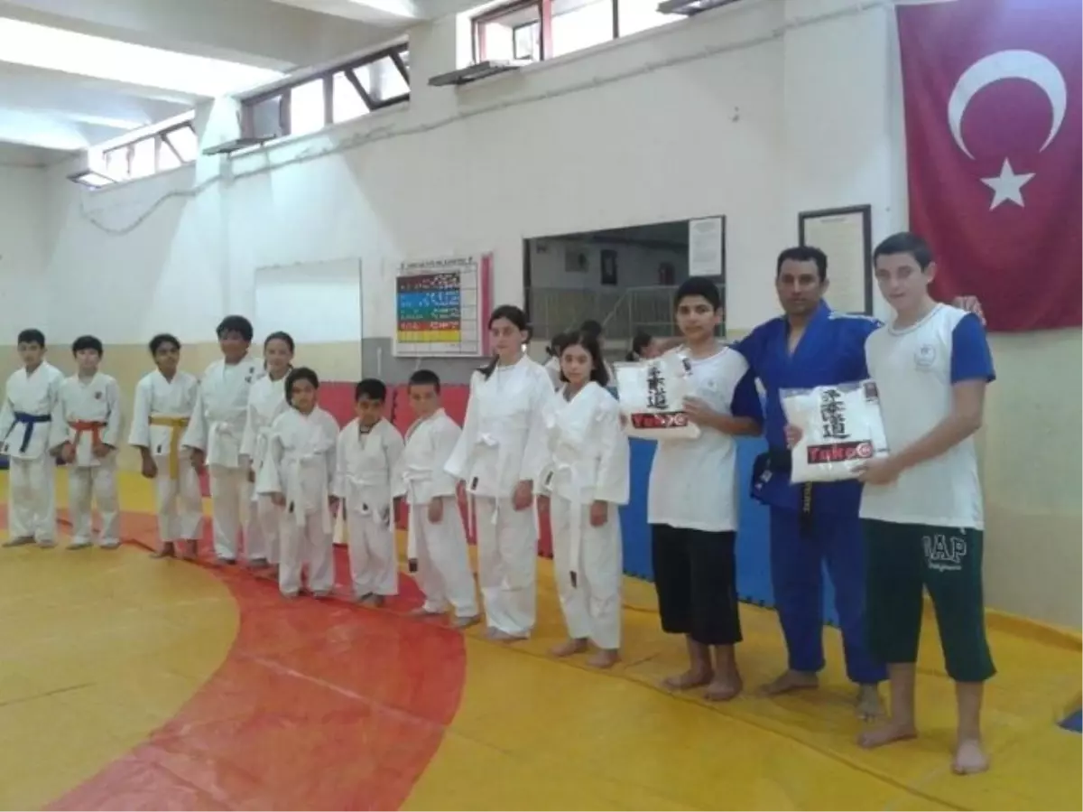 Yalovalı Judoculara Judogileri Verildi