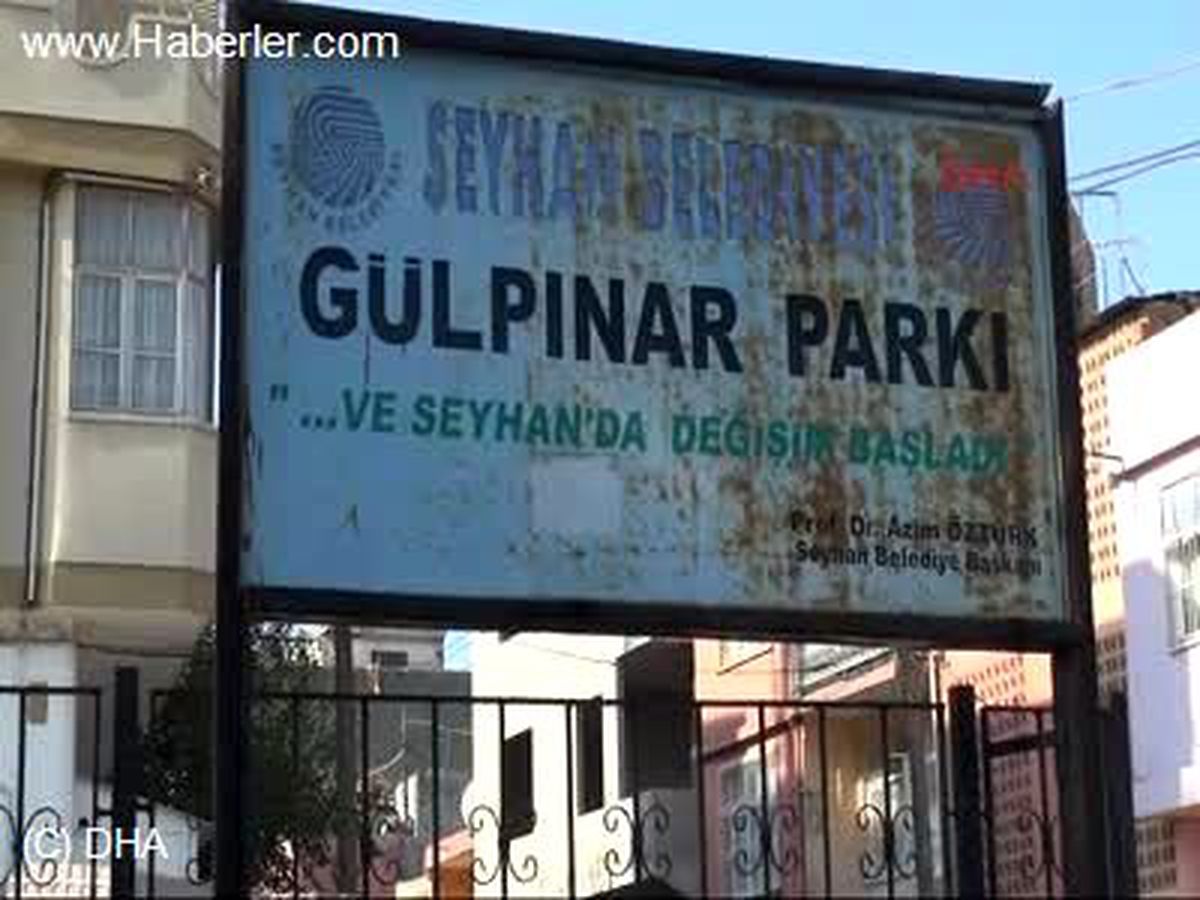 3 Çocuğu ile Parkta Yaşıyor