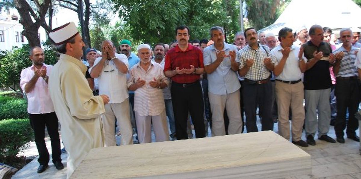Aydın\'da Mısır ve Suriye\'de Ölenler İçin Gıyabi Cenaze Namazı Kılındı