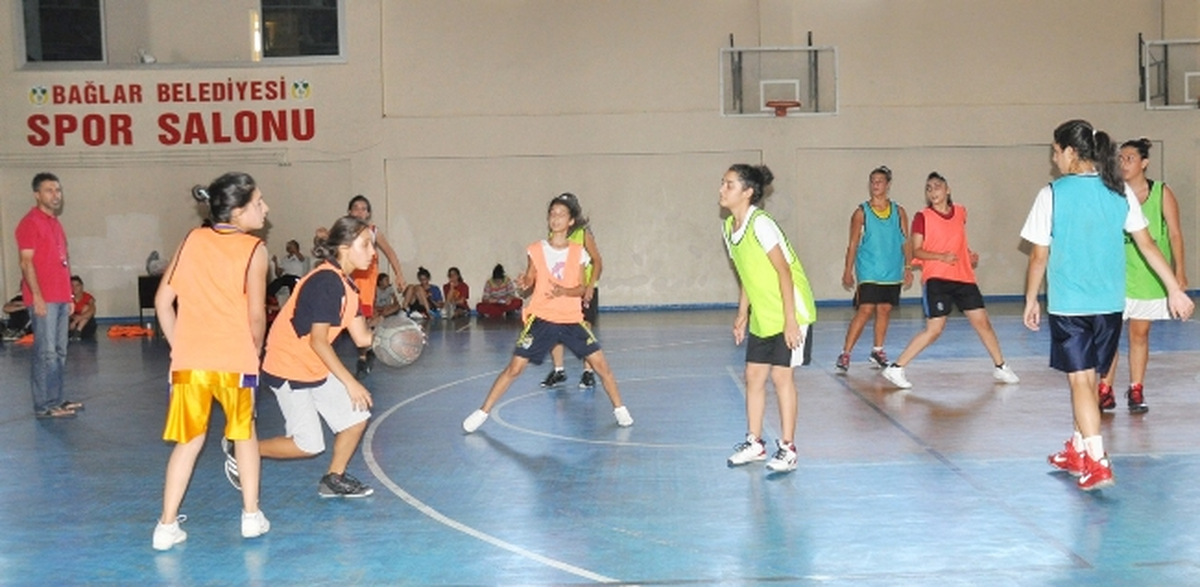 Bağlar Belediyesi Kız Basketbol Takımı Yeni Sezona Hazır